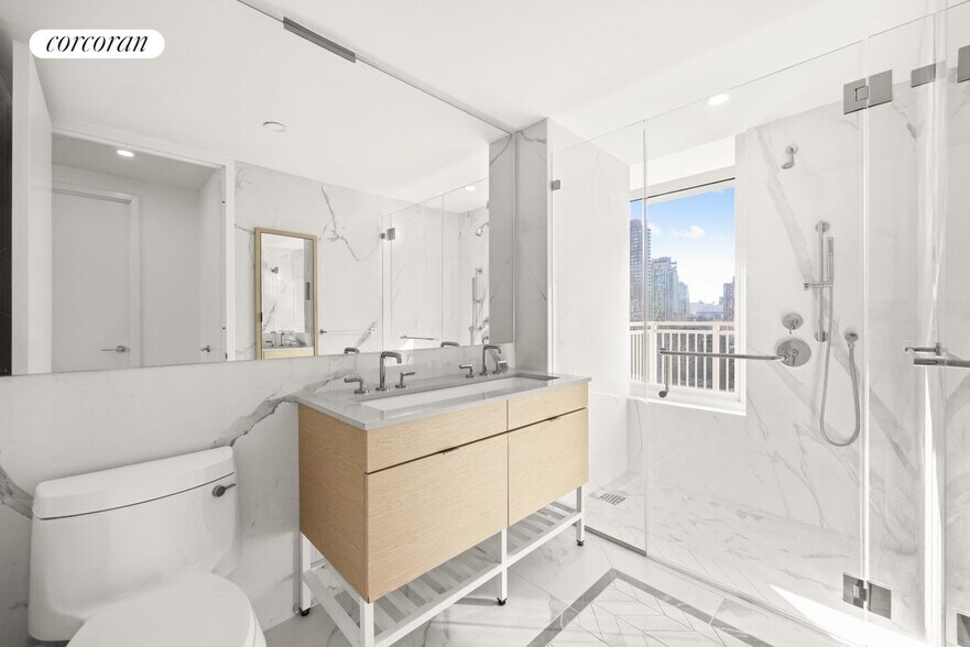 Building Photo - 300 E 83rd St