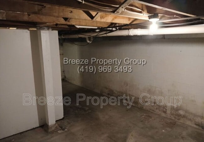 Building Photo - 527 Nova St