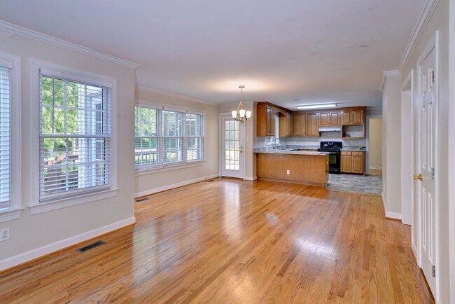 Building Photo - Beautiful Poquoson Home.