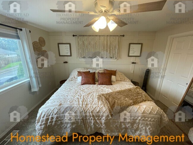 Building Photo - OUTSTANDING SOUTH SALEM LOCATION! HOME WITH A VIEW!