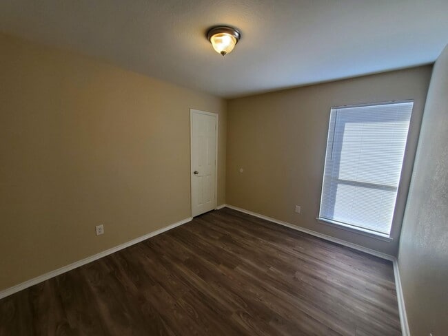 Building Photo - Spacious 4 bedroom home!  Dallas ISD