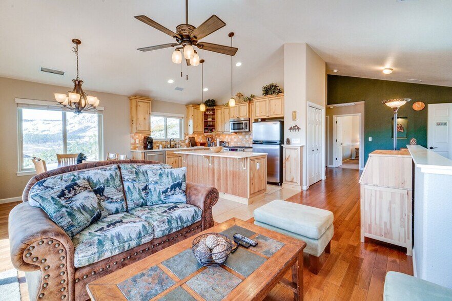 Building Photo - 799 Lookout Point Cir