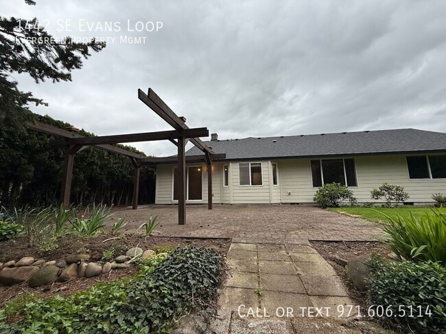 Building Photo - 1442 SE Evans Loop