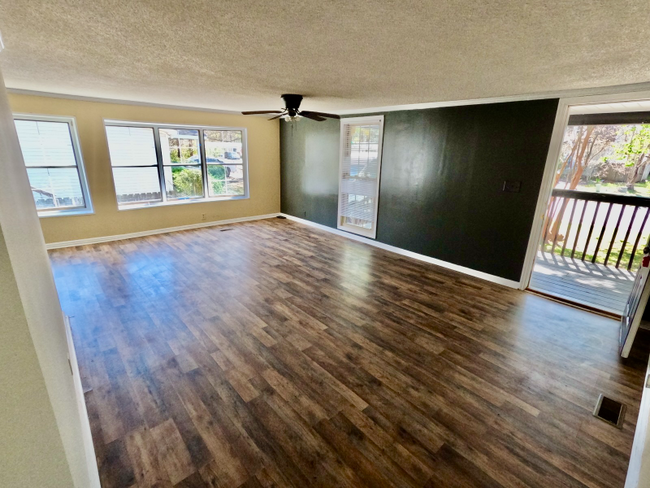 Building Photo - 437 Persimmon Ln