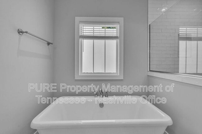 Building Photo - 1404 10th Ave N