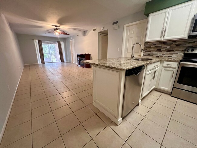 Building Photo - Charming 2-Bedroom and 2 bathroom First Fl...