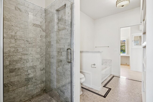 Building Photo - 2470 Broadway