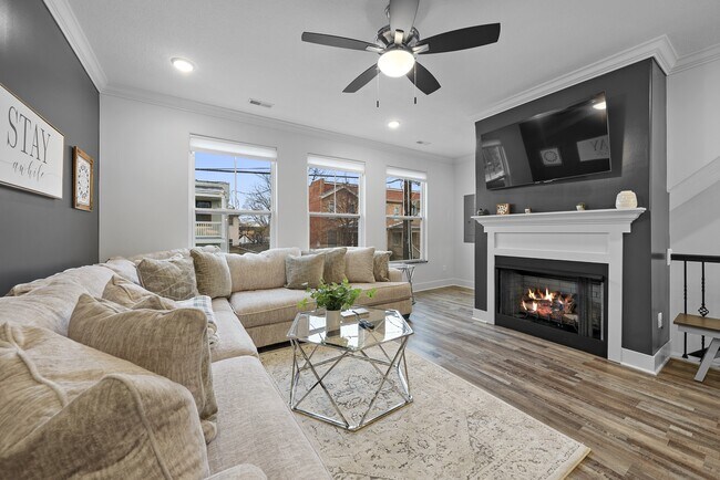 Building Photo - 127 E 8th Ave