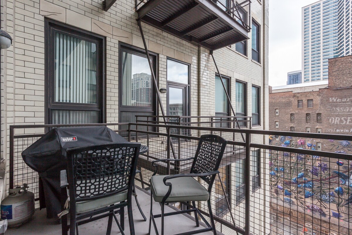 Building Photo - 910 S Michigan Ave