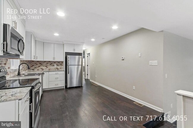 Building Photo - 1144 3rd St