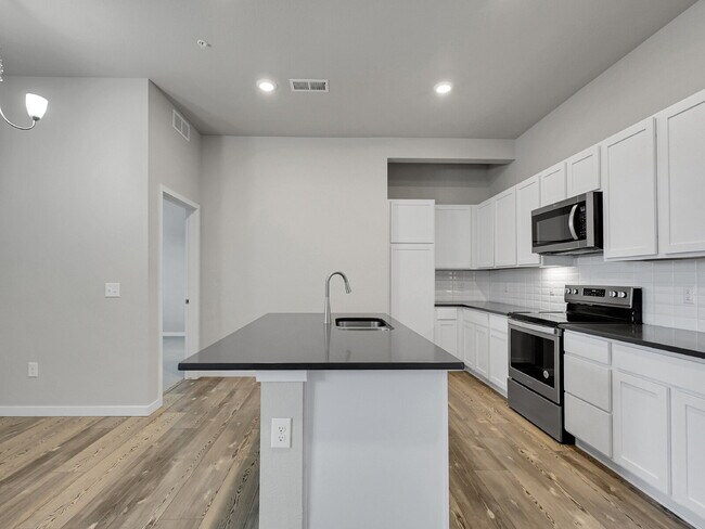 Building Photo - $2,195 - 2 Bed, 2 Bath Condo in Parker wit...
