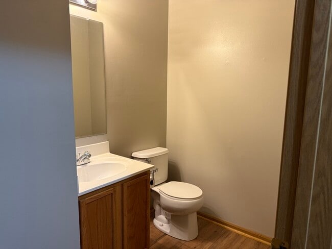 Building Photo - Charming 3 bedroom, 2.5 bath home located ...