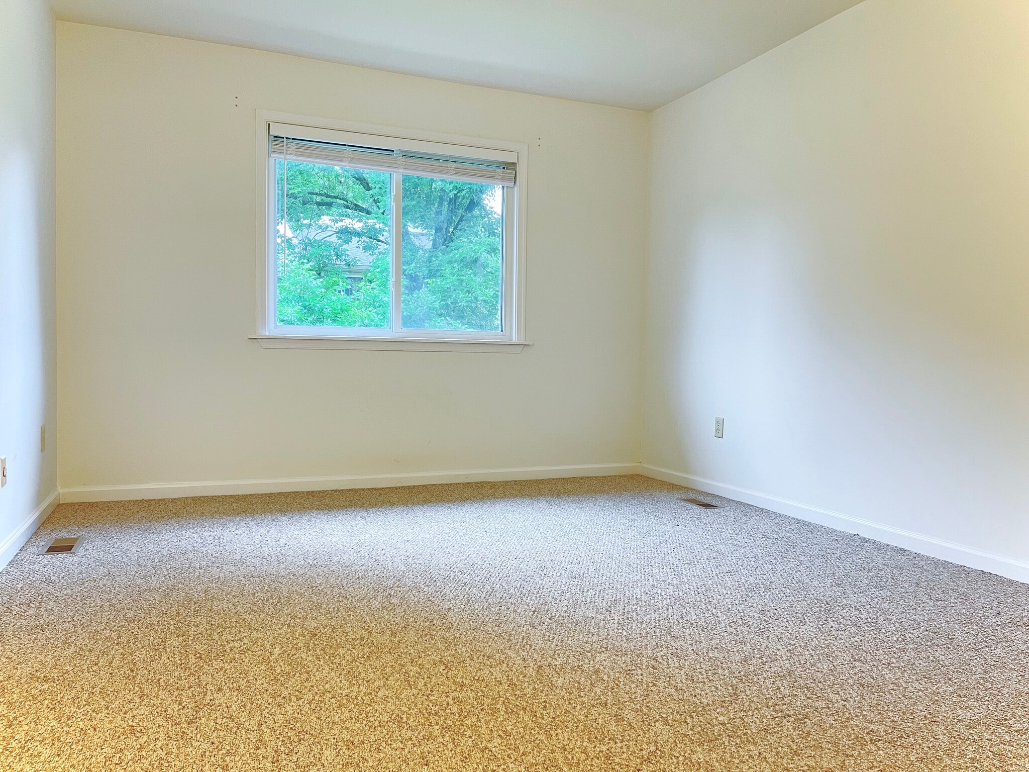 Building Photo - 206 Village Walk