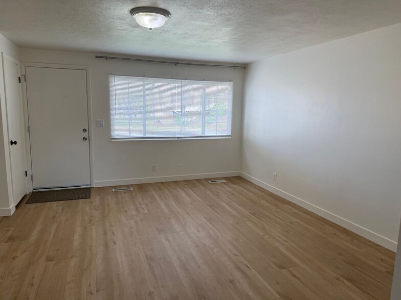 Building Photo - 81 W 300 N