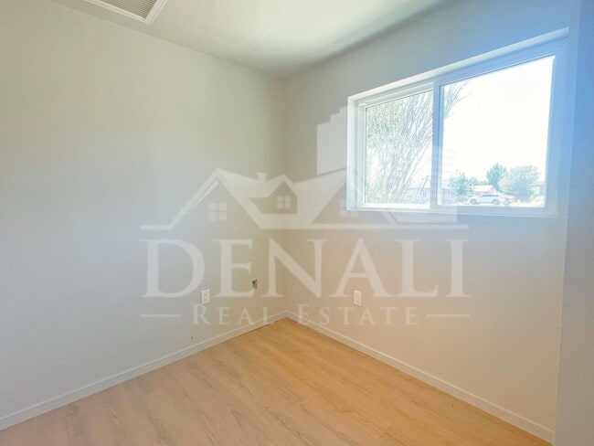 Building Photo - 2340 E Turney Ave
