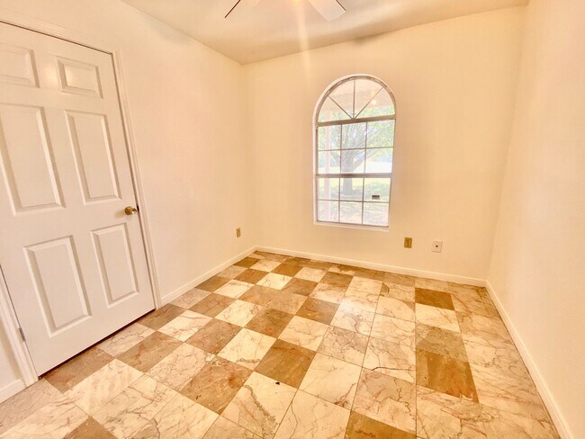 Building Photo - 3 bedroom home with a large backyard in Harker Heights!