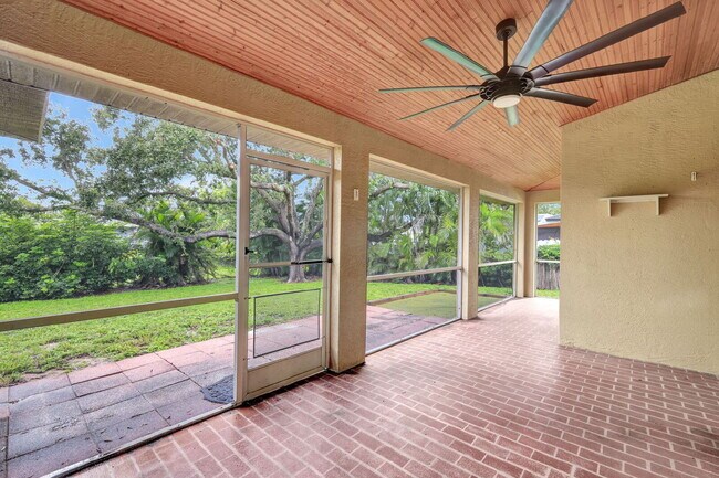 Building Photo - Stunning 3BR/2BA Home with 2-Car Garage & ...