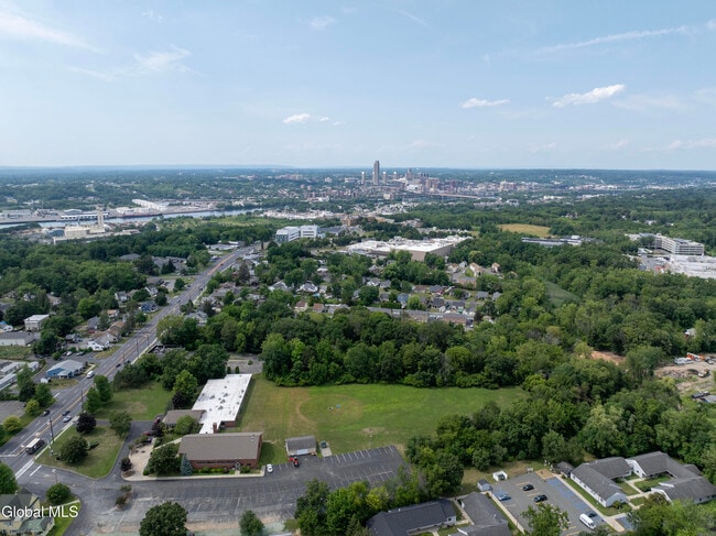 Building Photo - 33 Clinton St