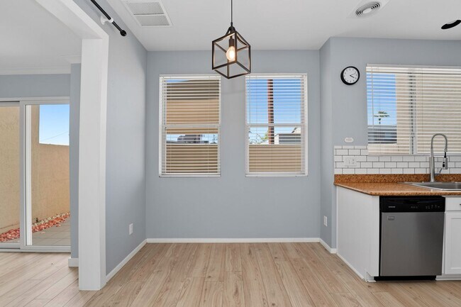 Building Photo - 1886 E Don Carlos