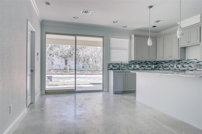 Building Photo - 2704 Gordon Ave