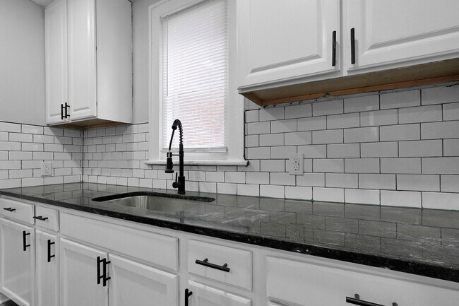 Building Photo - 1867-1869 Cleveland Ave