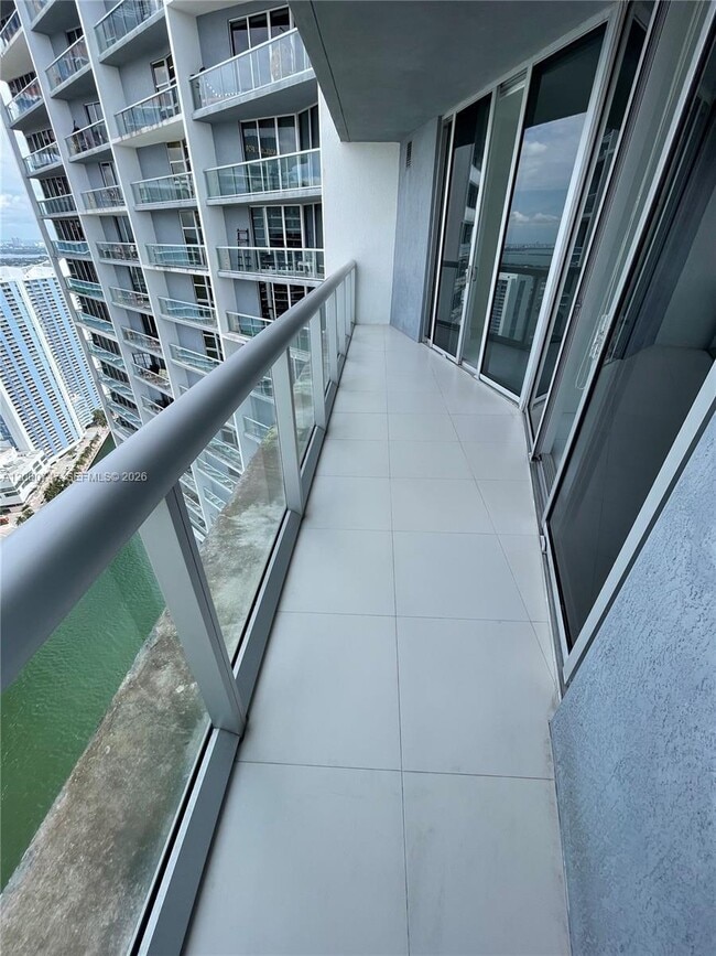 Building Photo - 475 Brickell Ave