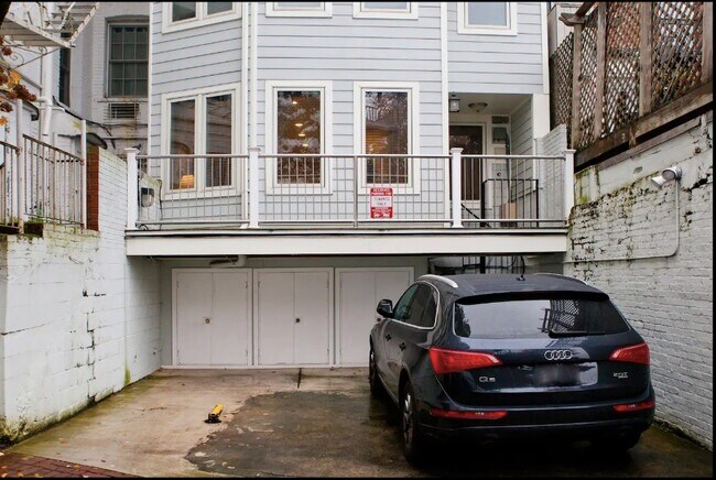 Building Photo - 2803 Ontario Rd NW