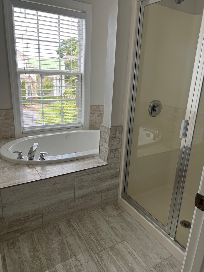 Building Photo - 1945 Tara Ct