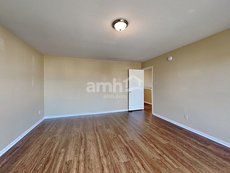 Building Photo - 524 Bridgewater Dr