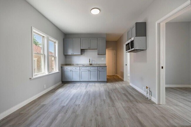 Building Photo - 2604 Schrage Ave