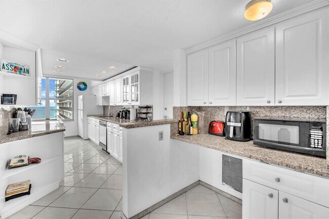 Building Photo - 4280 Galt Ocean Dr