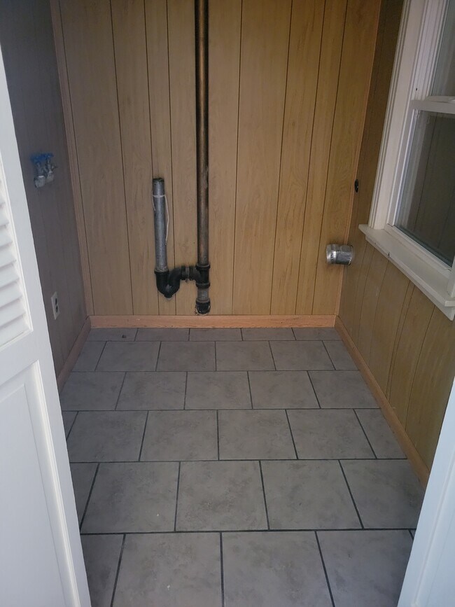 Building Photo - 3506 S Jamestown Ave