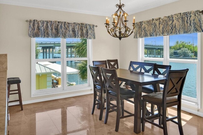 Building Photo - 1704 Del Haven Dr
