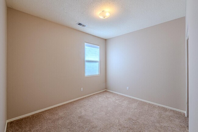 Building Photo - 1124 Calle Corvo NE