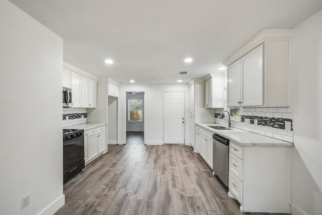 Building Photo - 307 Penick Rd