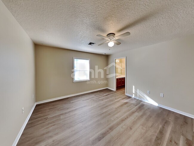 Building Photo - 1004 Lantana Dr