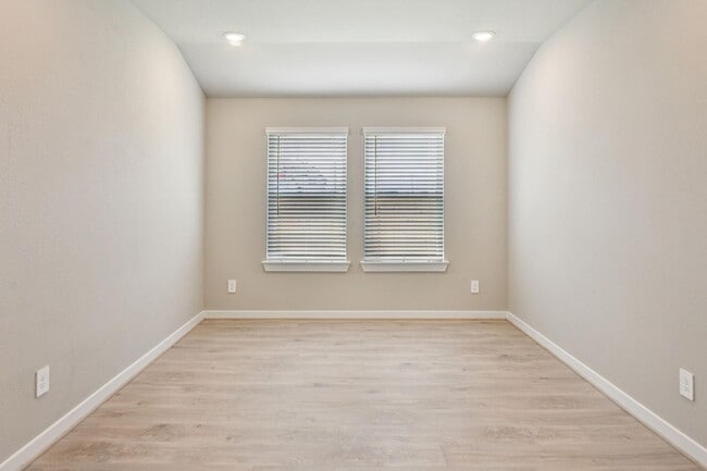 Building Photo - 5423 Kingdom Heights Blvd