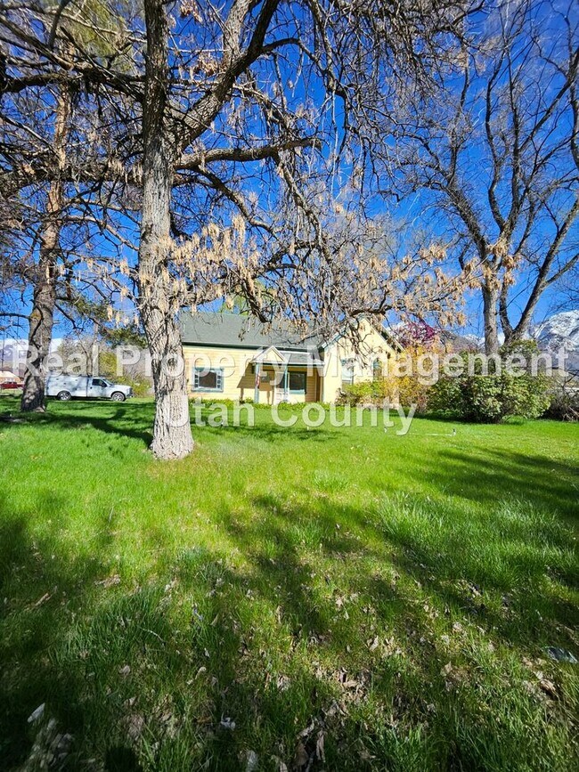 Building Photo - 209 S 400 E