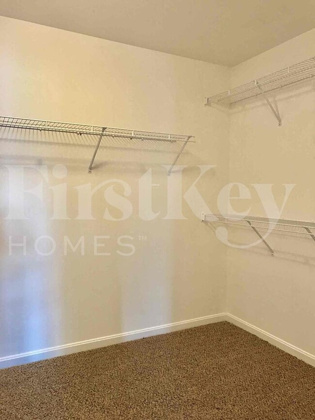 Building Photo - 6176 Fox Run Ln