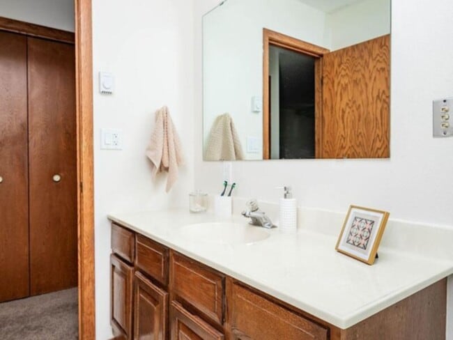 Building Photo - Exceptional 2-bedroom condo