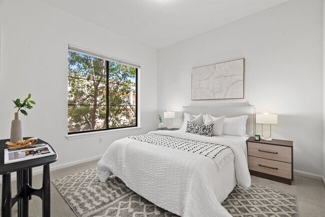 Building Photo - Modern and Luxurious 1 Bedroom 1 Bath Condo in the Desirable Brickyard Community