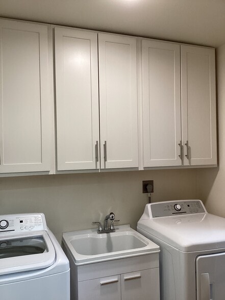 Full sized laundry - 2305 Parmenter St