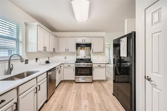 Building Photo - 6937 Sabrina Dr