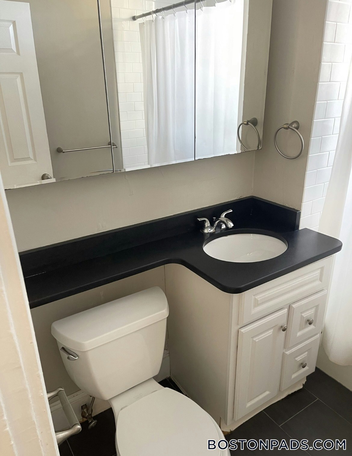 Building Photo - 448 Park Dr