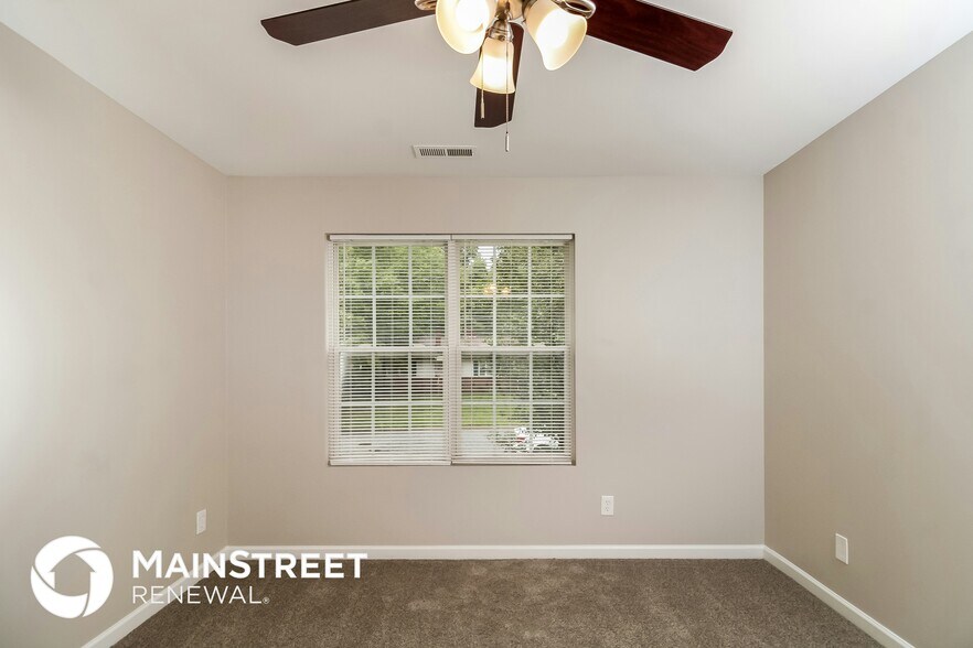 Building Photo - 3921 Springbrook Dr