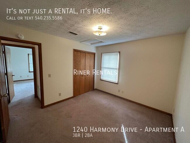 Building Photo - 1240 Harmony Dr