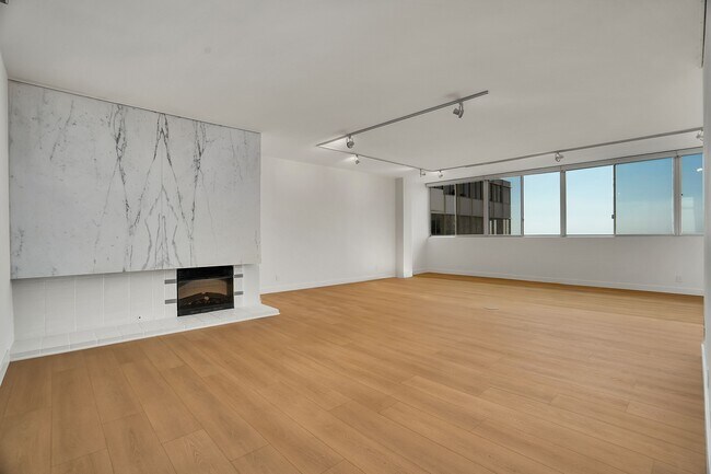 Building Photo - 17352 Sunset Blvd