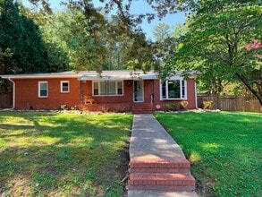 Building Photo - 3316 Dogwood Dr