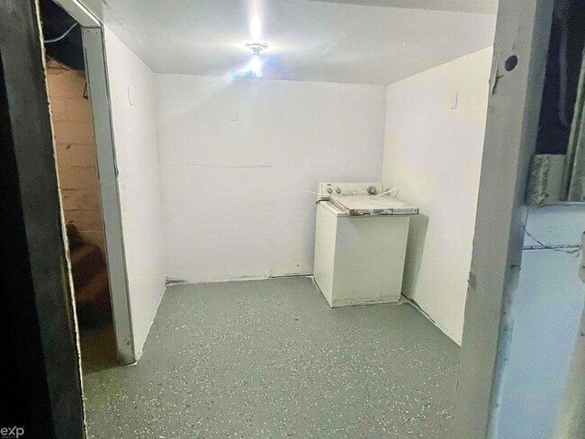 Building Photo - 13 E Glenwood Ave