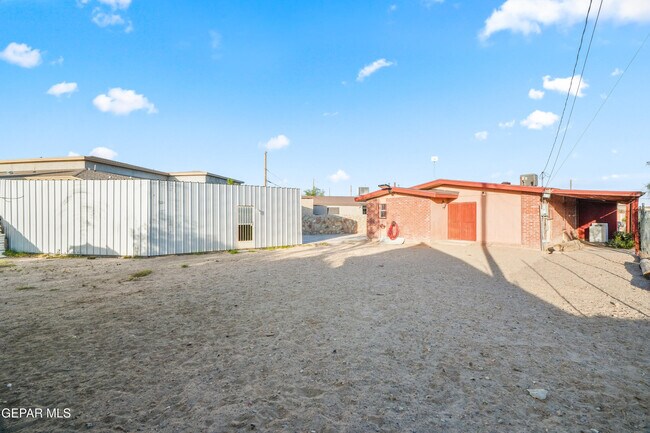 Building Photo - 13475 Sunset Hills Dr